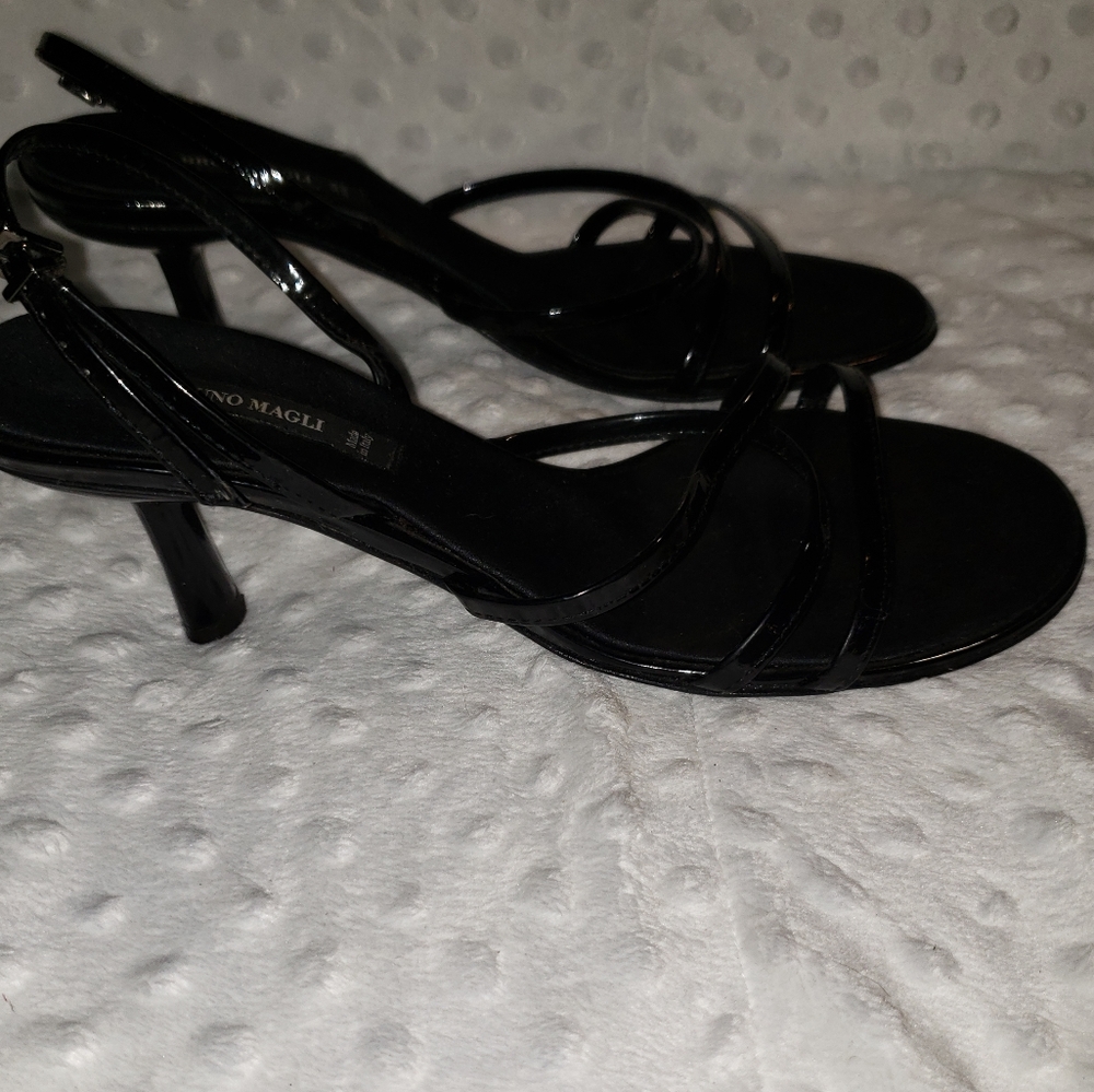 Bruno Magli 7 1/2 black strappy heels - Picture 6 of 15
